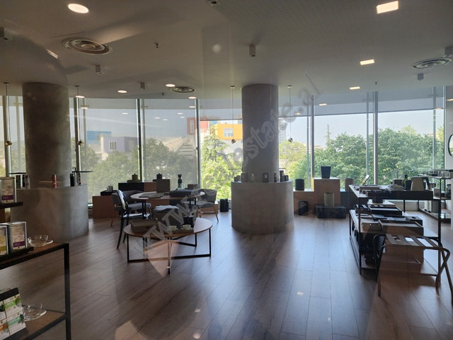 Commercial space for sale in Papa Gjon Pali II street, part of the ETC business building.
It is loc